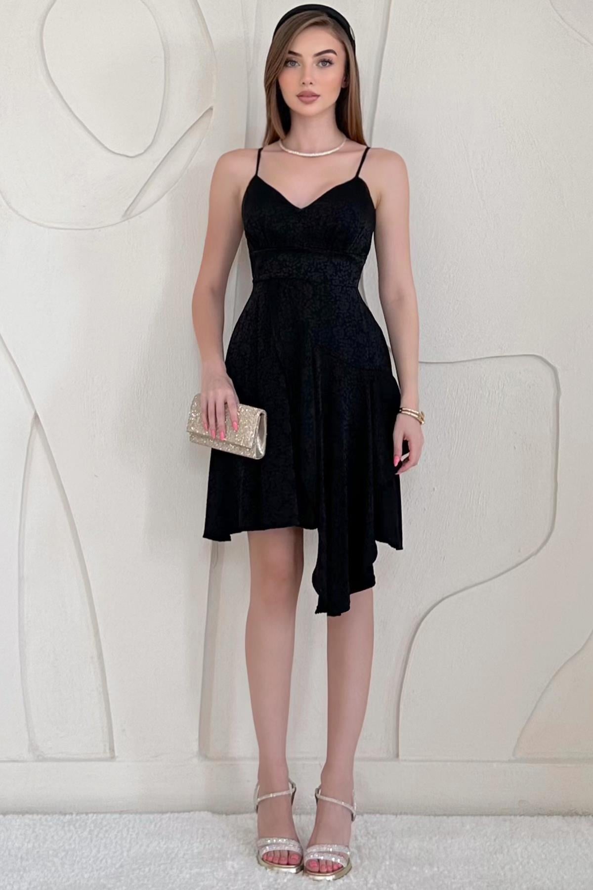 Siyah Jakarlı Asimetrik Elbise