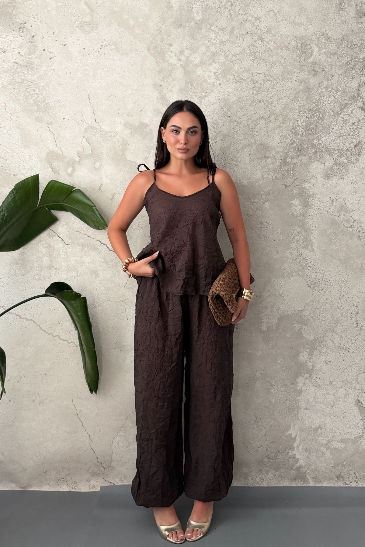 Kahve Boyundan Bağlamalı Bluz Pantolon Takım