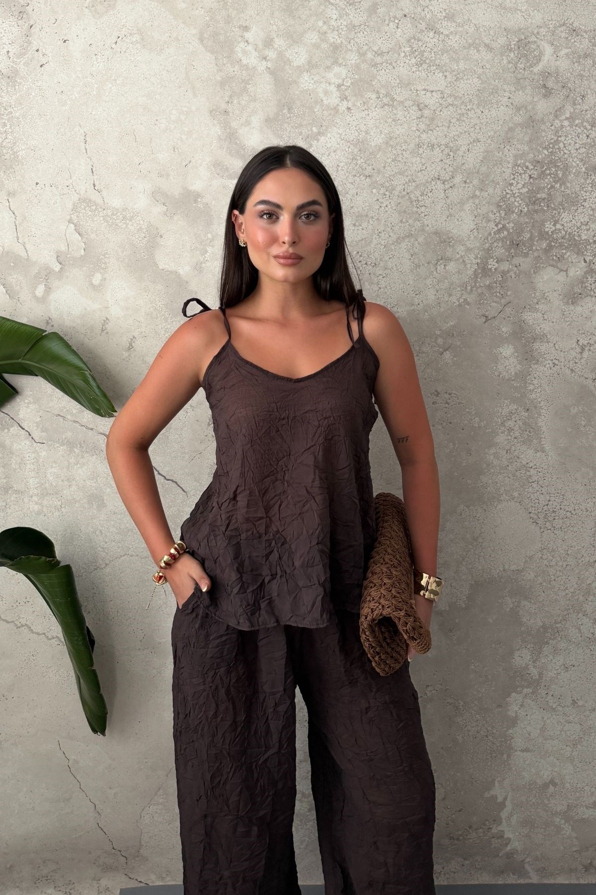 Kahve Boyundan Bağlamalı Bluz Pantolon Takım