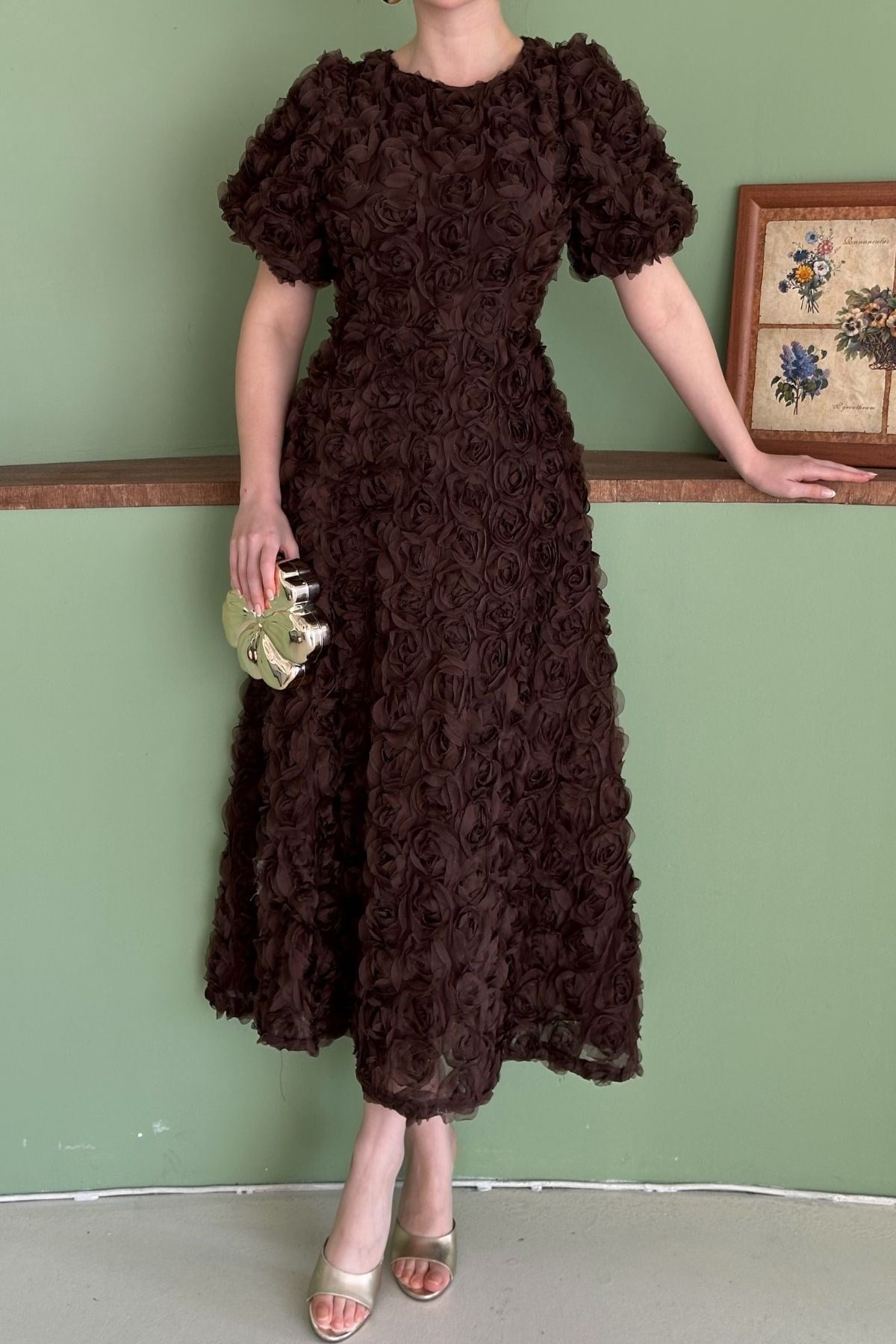 Kahve Güllü Elbise