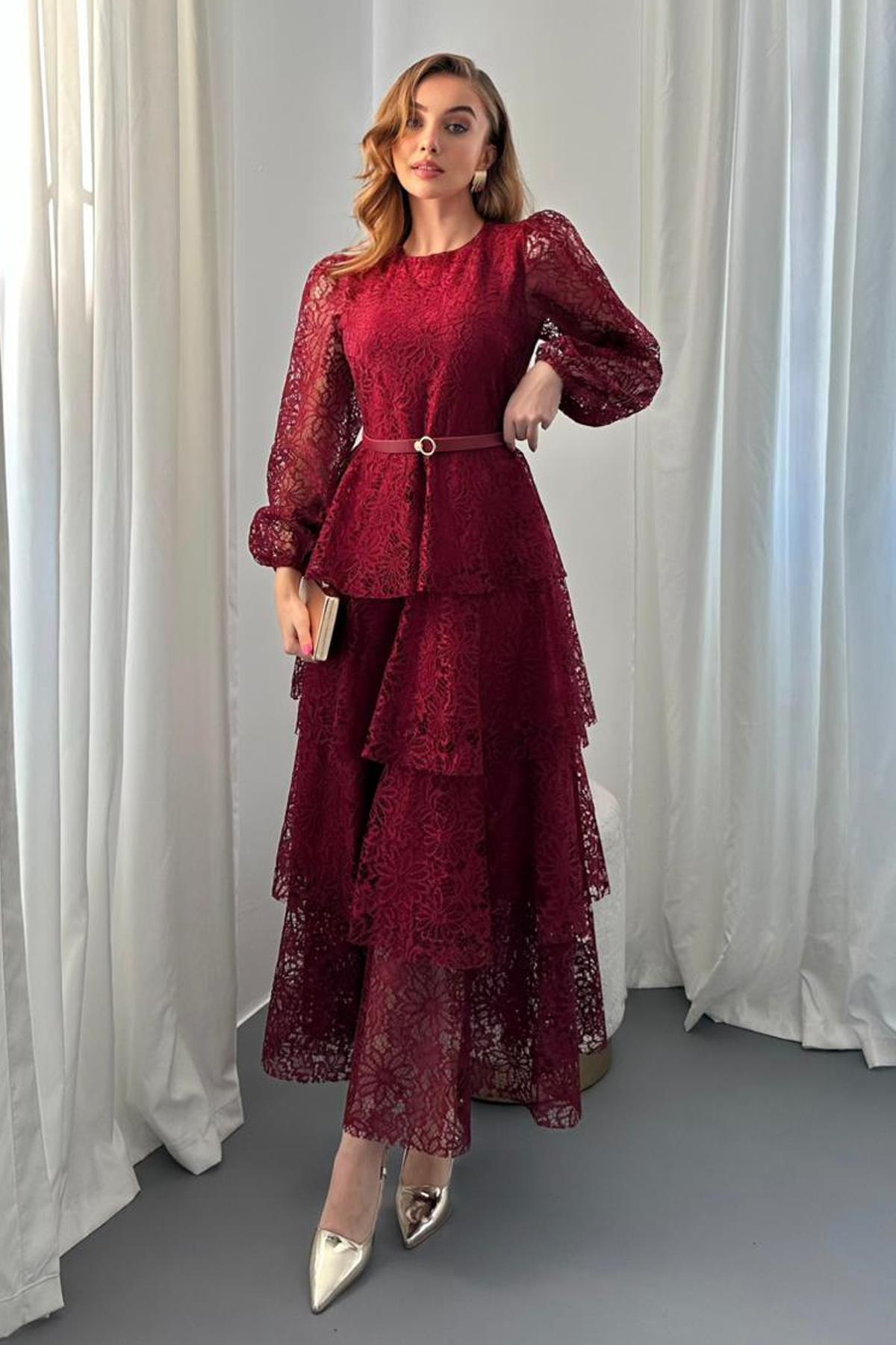 Bordo Kemer Detaylı Astarlı Kat Kat Dantel Elbise