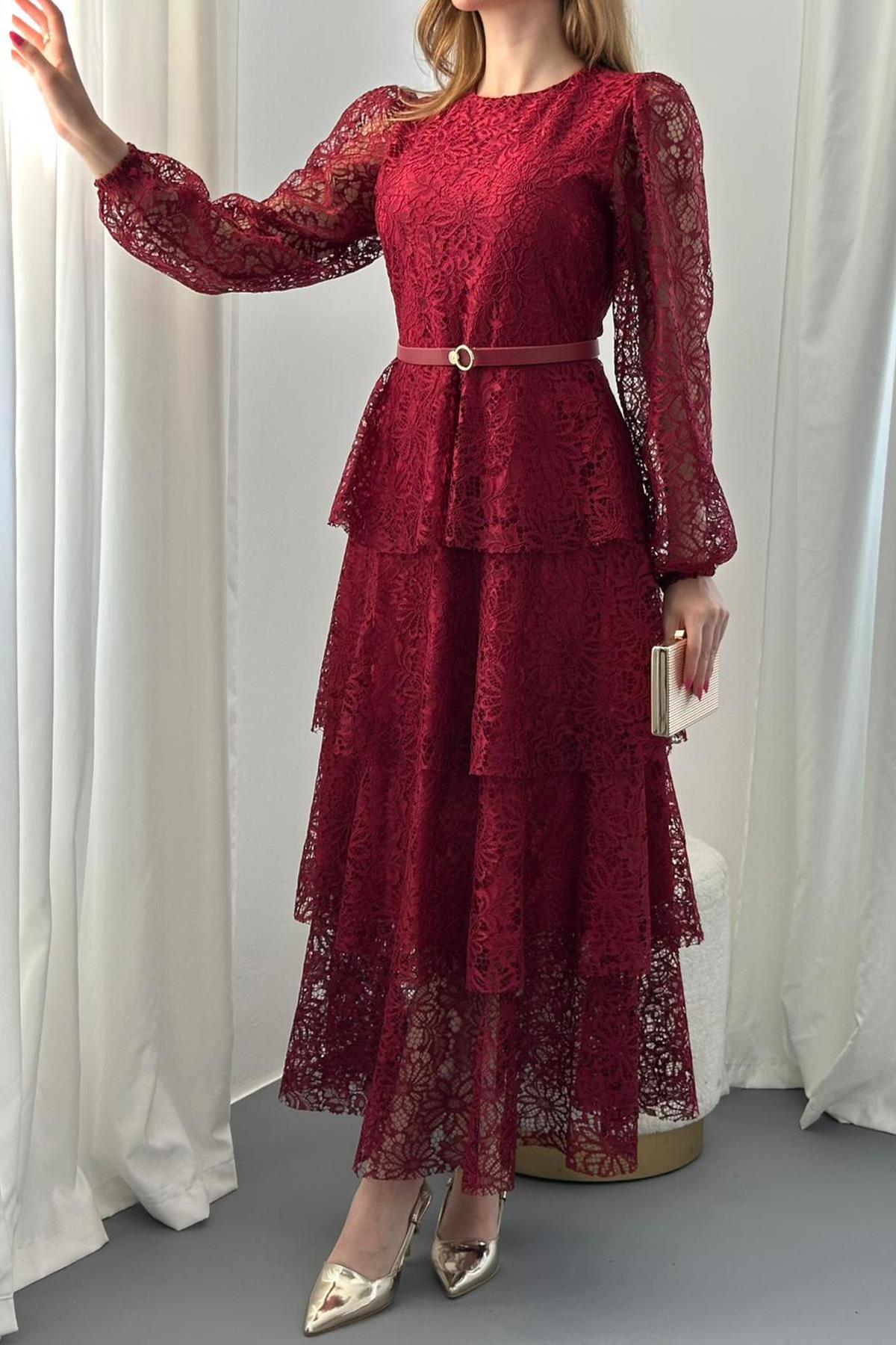 Bordo Kemer Detaylı Astarlı Kat Kat Dantel Elbise