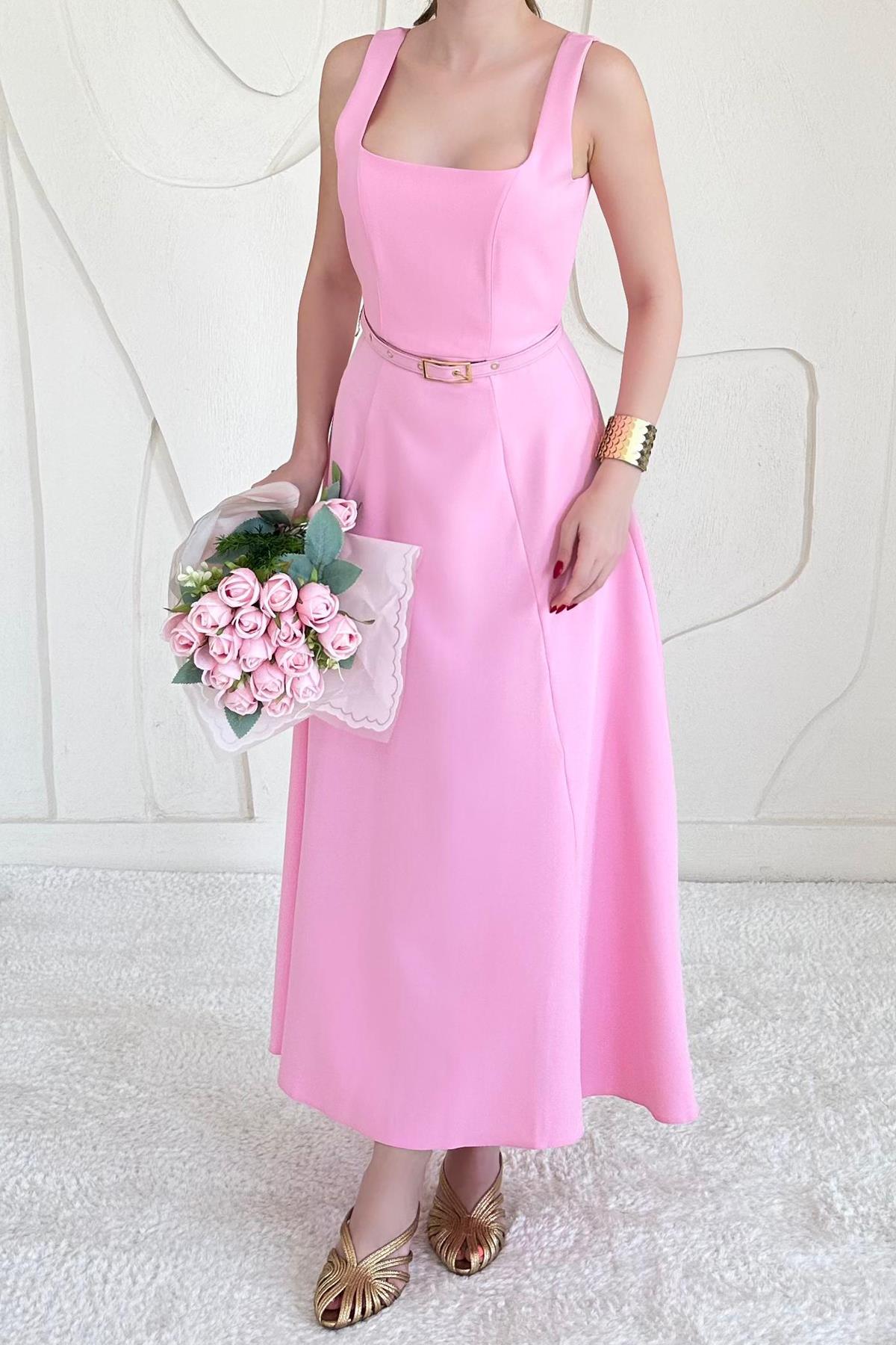 Pembe Kemer Detaylı Atlas Kumaş Elbise