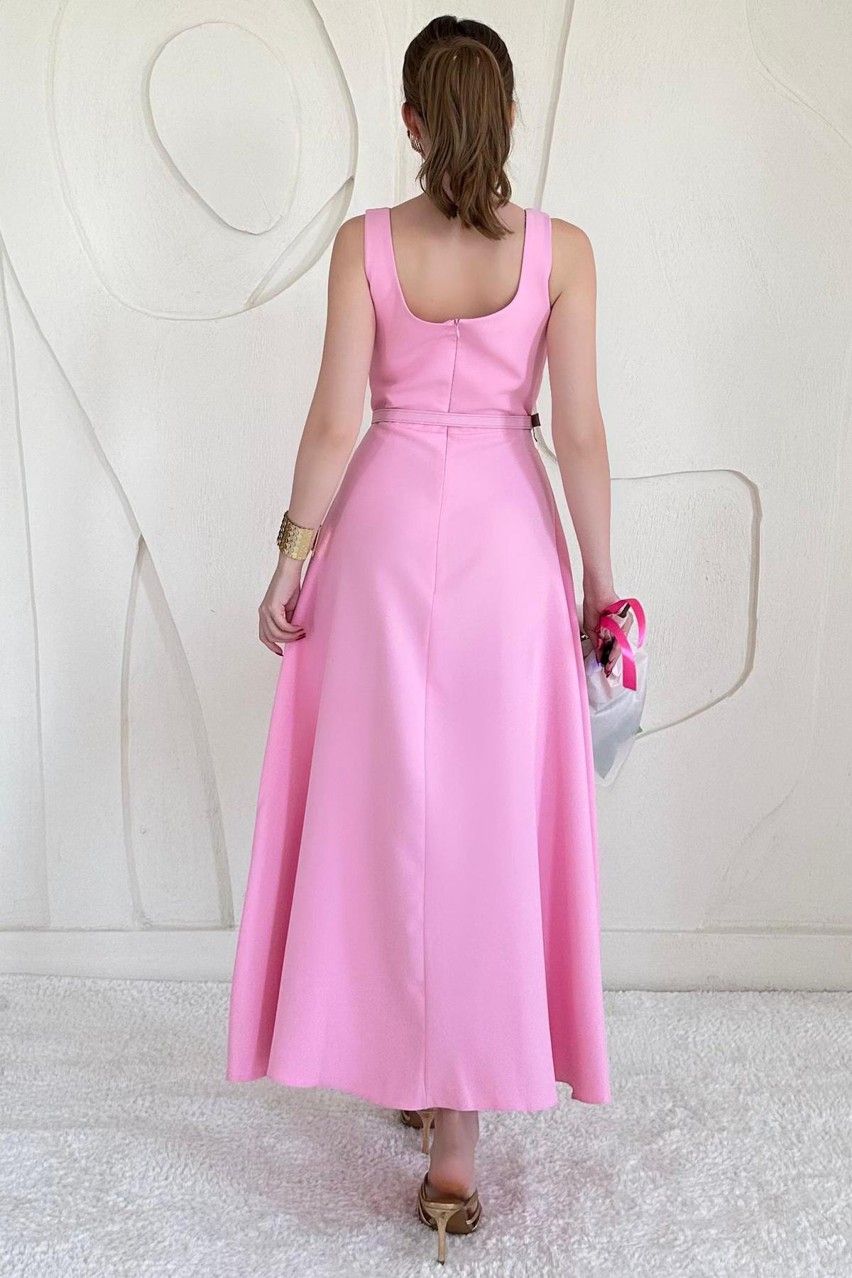 Pembe Kemer Detaylı Atlas Kumaş Elbise