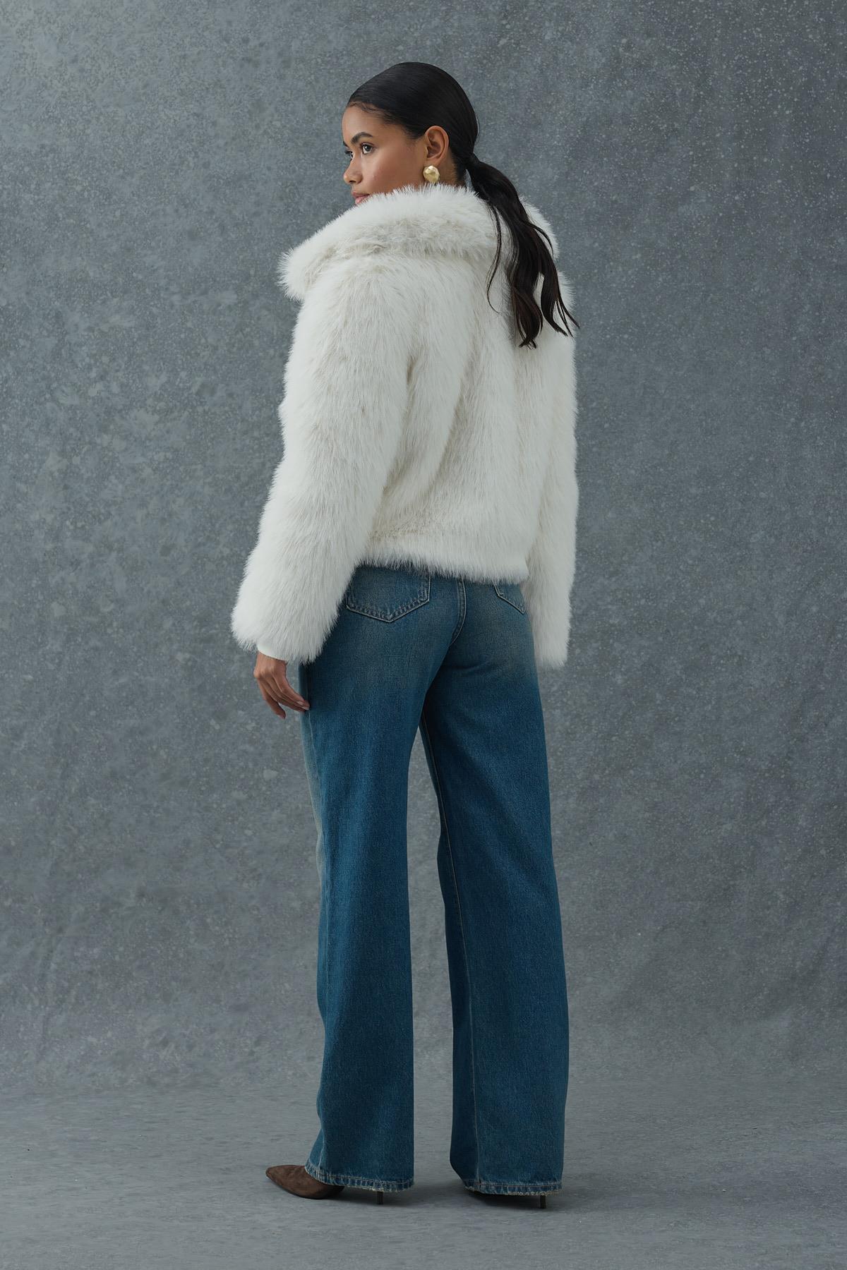 Ekru Kürklü Kısa Manto