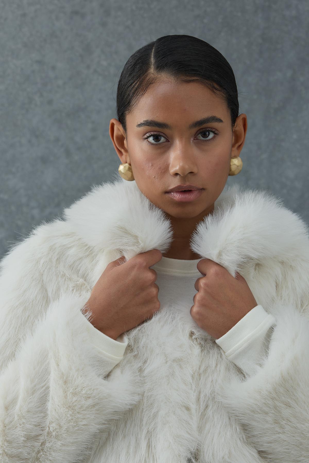 Ekru Kürklü Kısa Manto