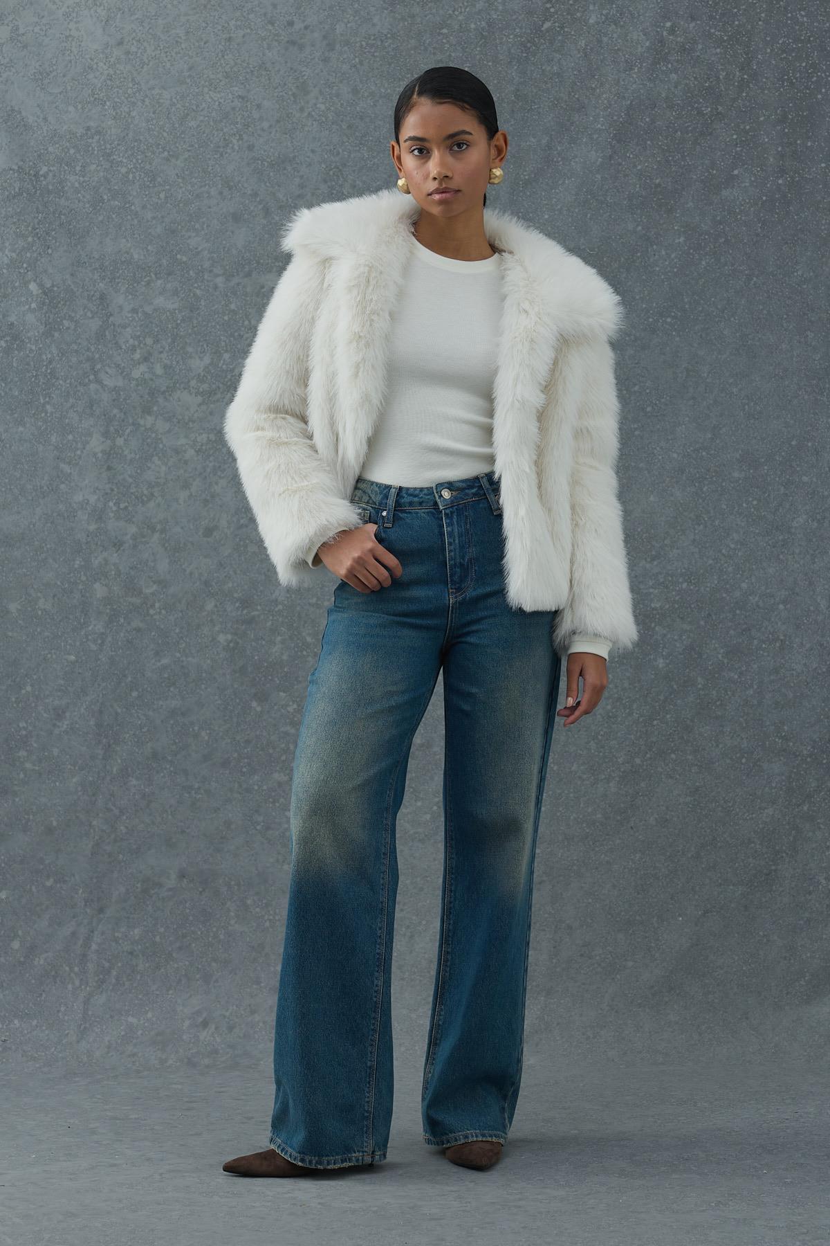 Ekru Kürklü Kısa Manto