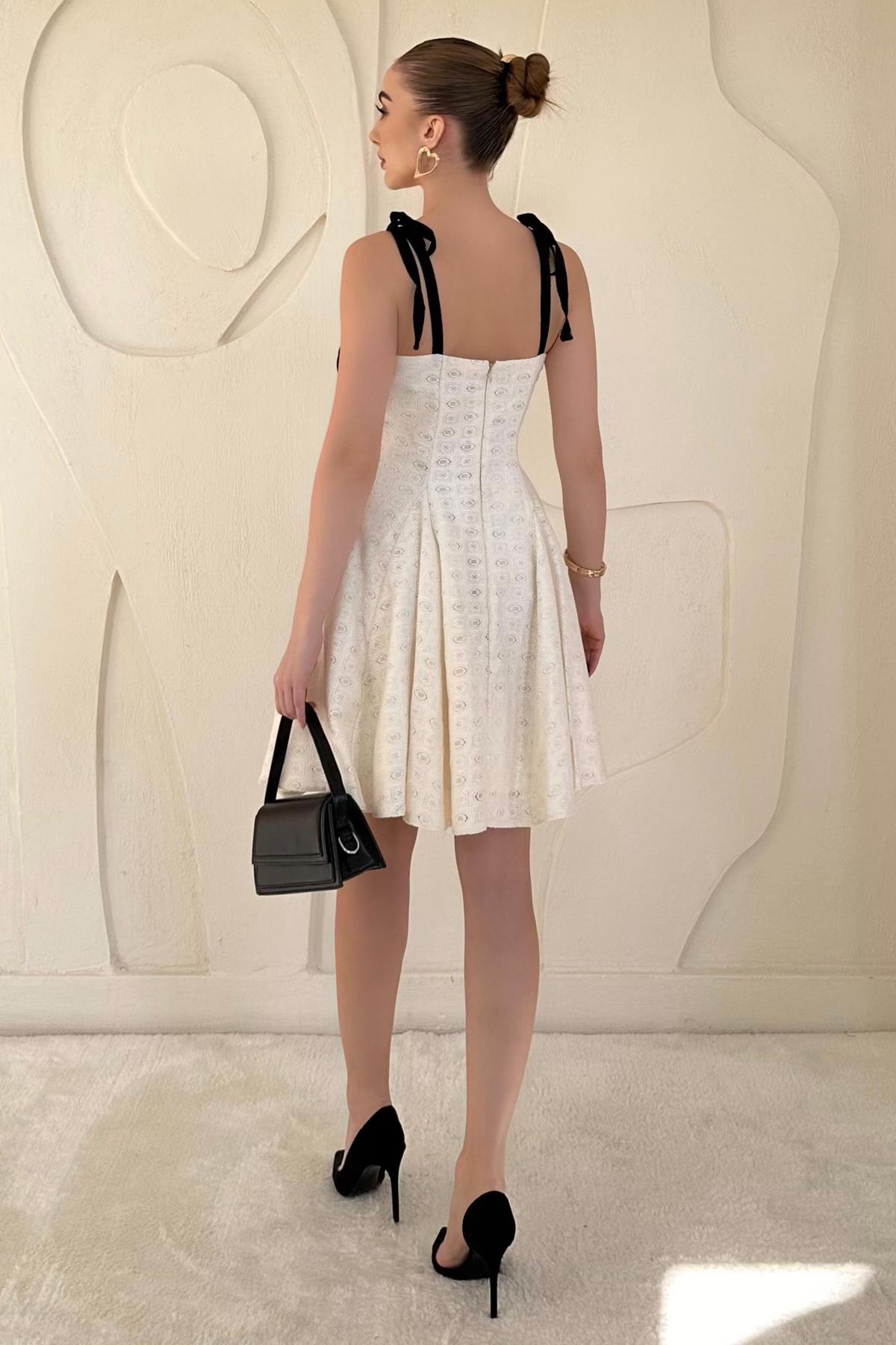 Bej Omuz Bağlama Detaylı Dantel Elbise