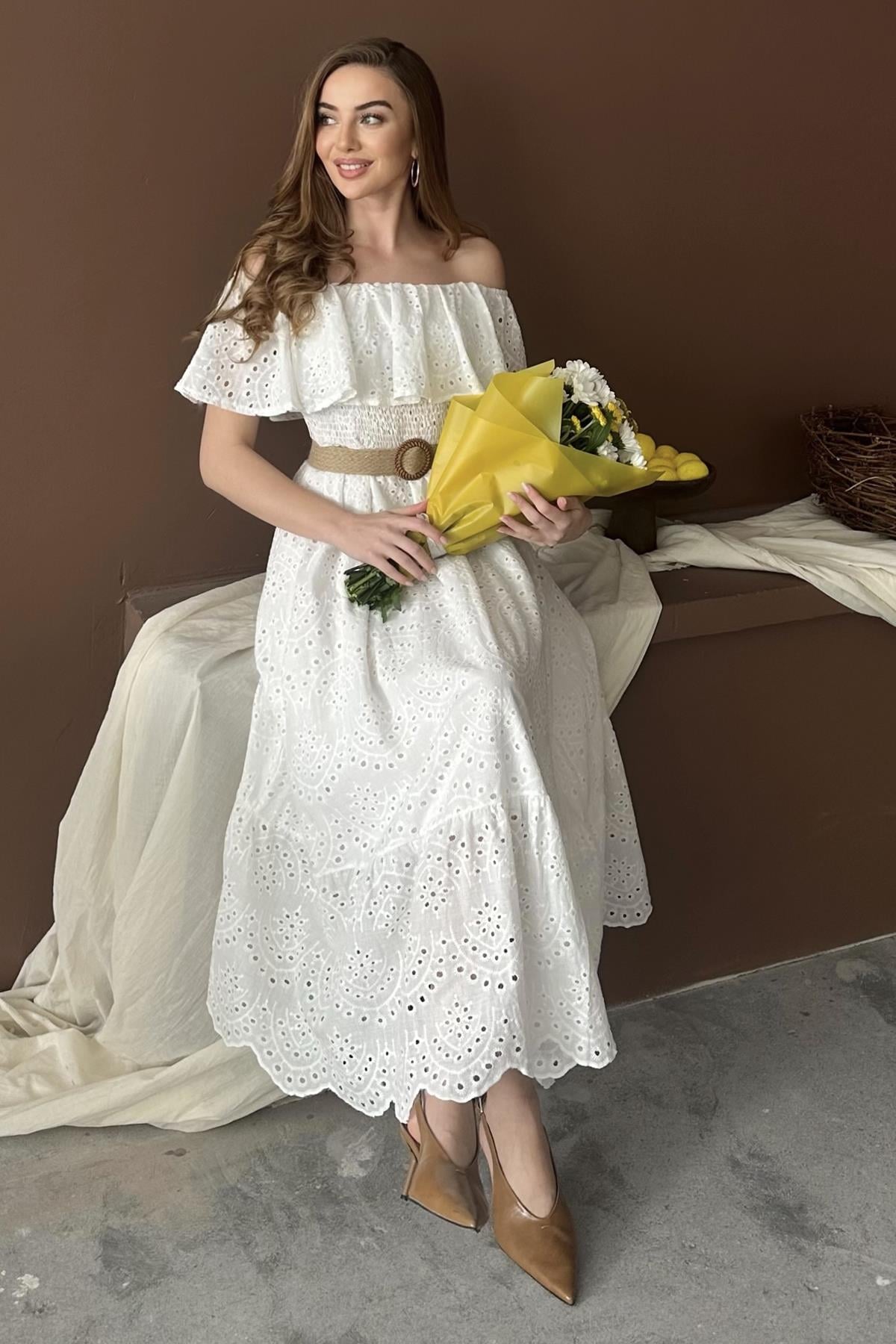 Beyaz Omuz Lastikli Brode Elbise