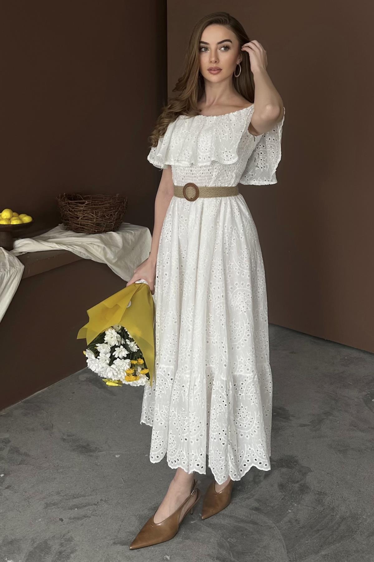 Beyaz Omuz Lastikli Brode Elbise