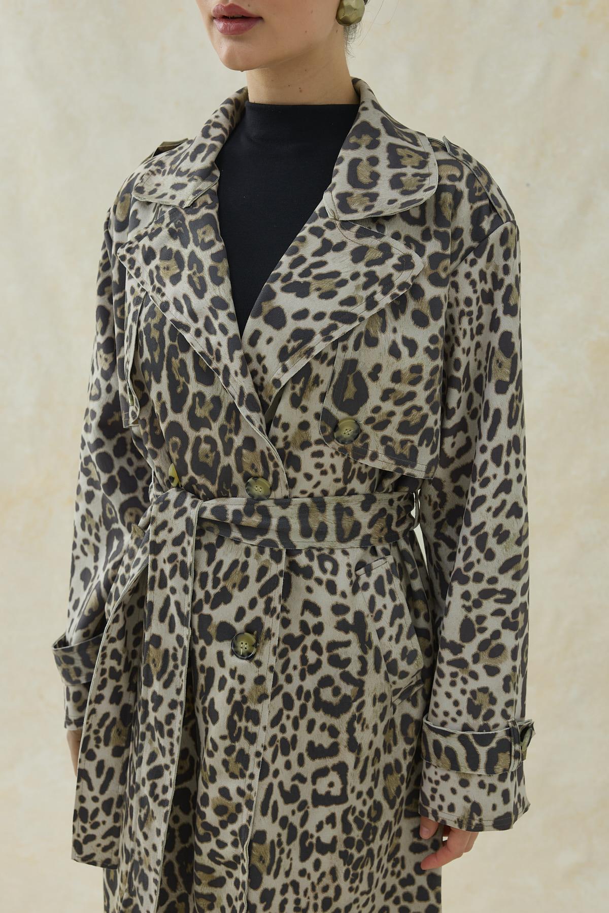 Cape-Stitched Coat on Front and Back