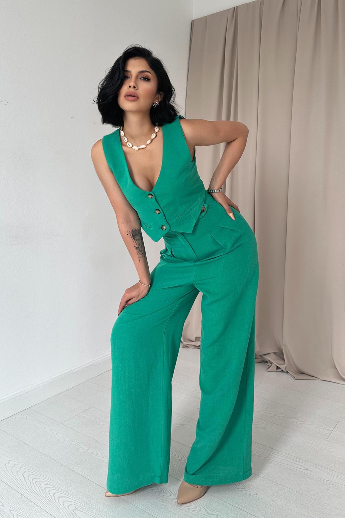 Yeşil Önü Düğmeli Yelek ve Pantolon Takım