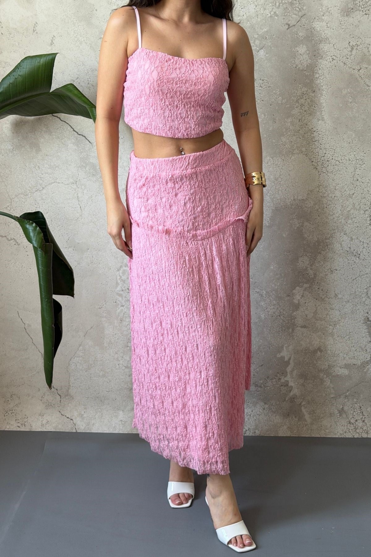 Pembe Dantel Bluz Ve Fırfırlı Etek Takım