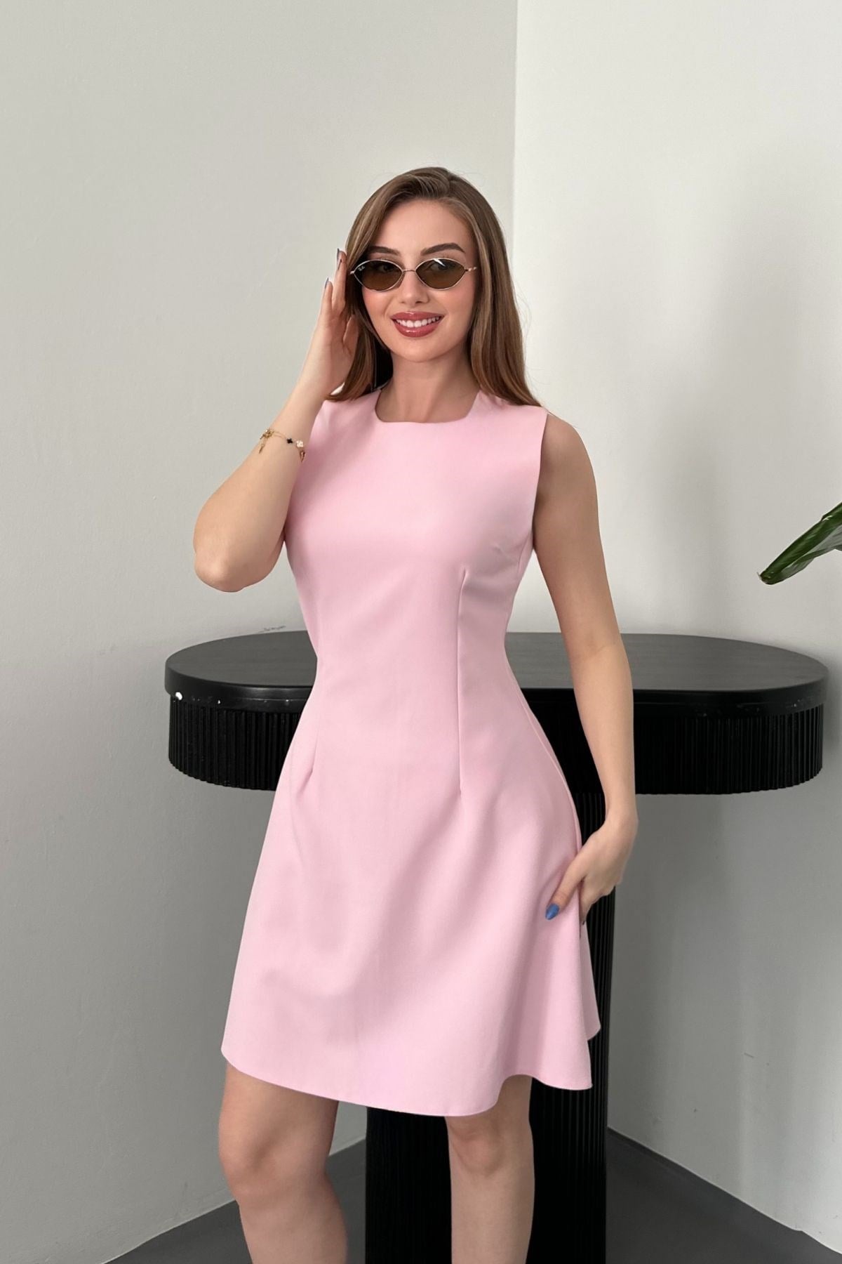 Pembe Kolsuz Kısa Elbise