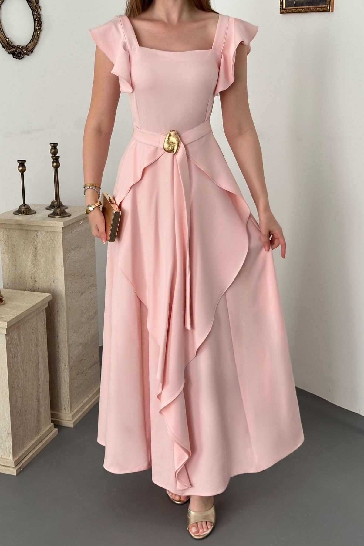 Pembe Kuşaklı Fırfırlı Uzun Elbise
