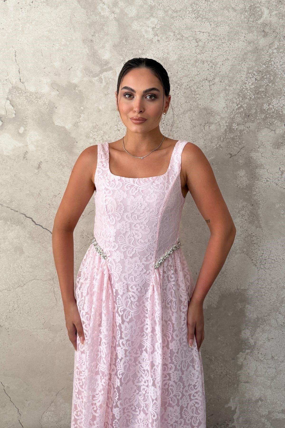 Pembe Taş detaylı dantel elbise