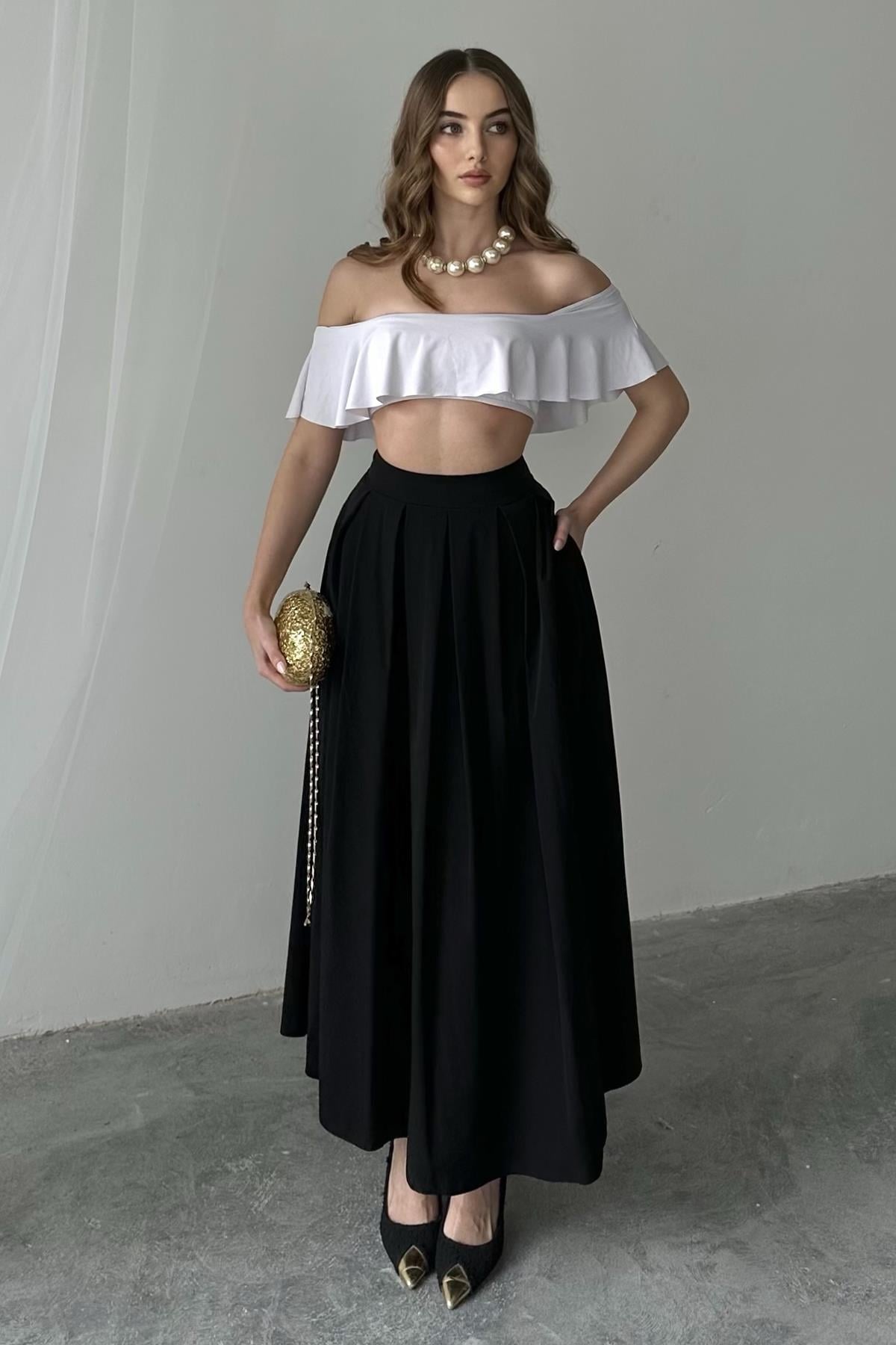 Siyah Pile Detaylı Kloş Etek