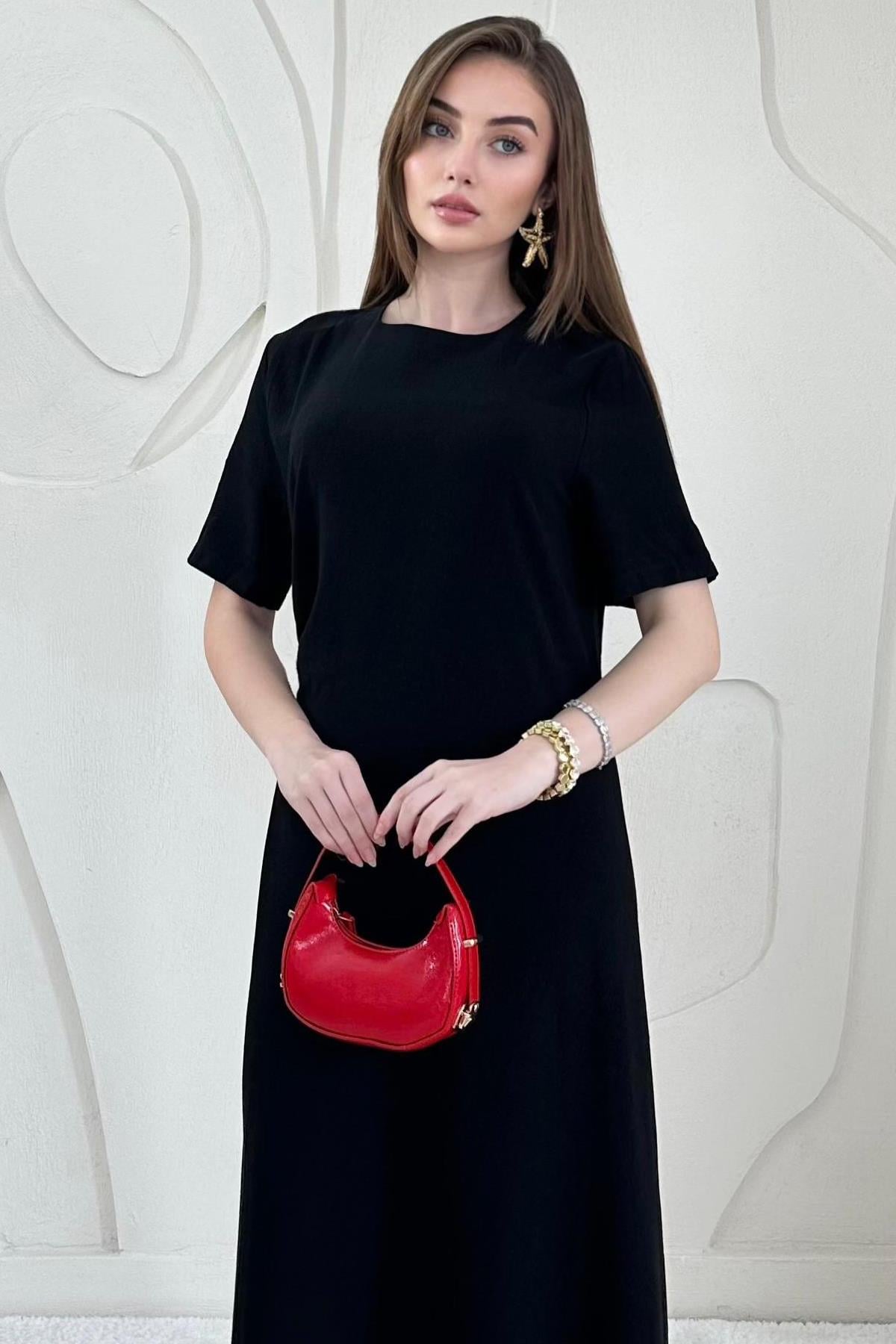 Siyah Pileli Bisiklet Yaka Elbise