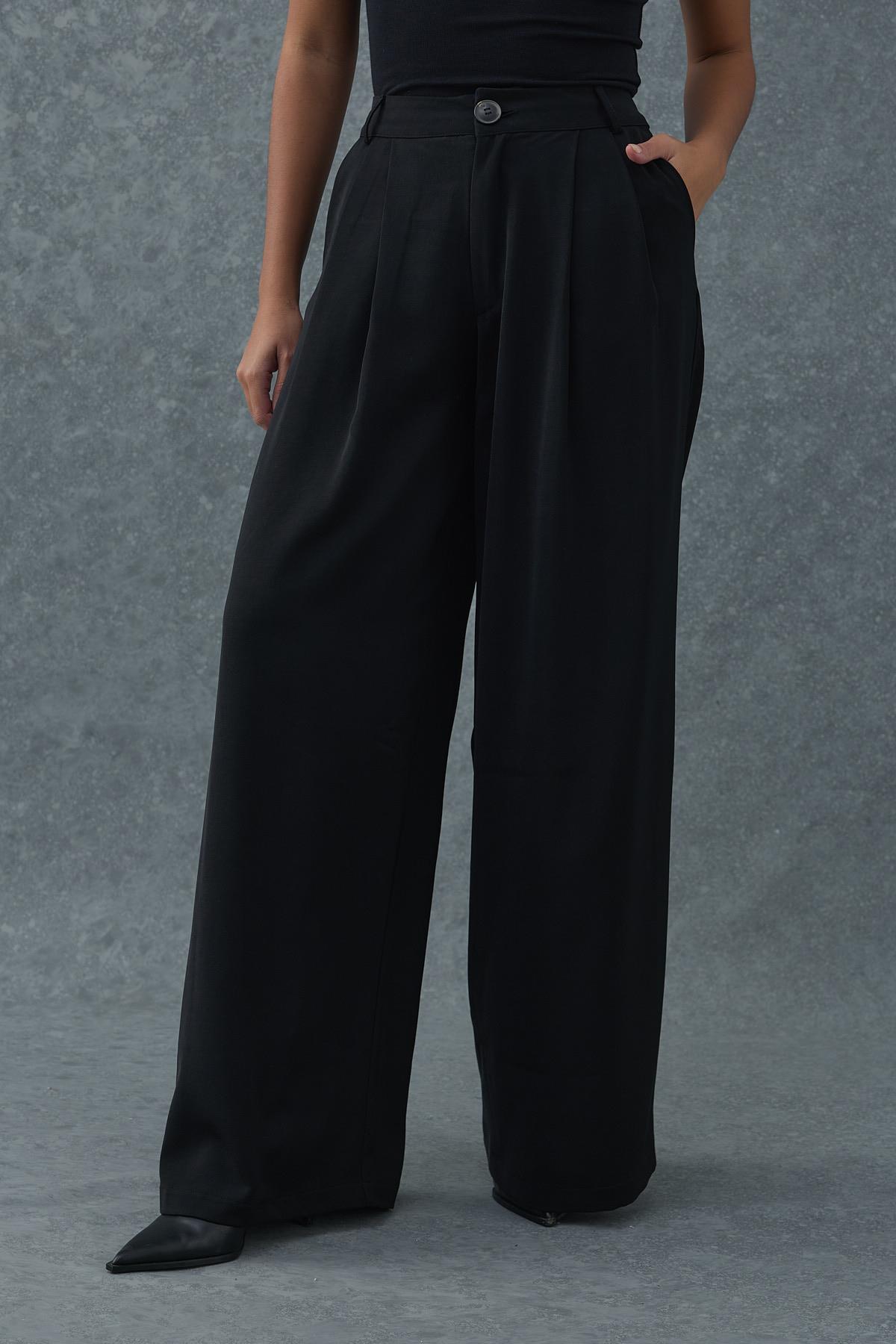 Siyah Pileli Comfort Pantolon