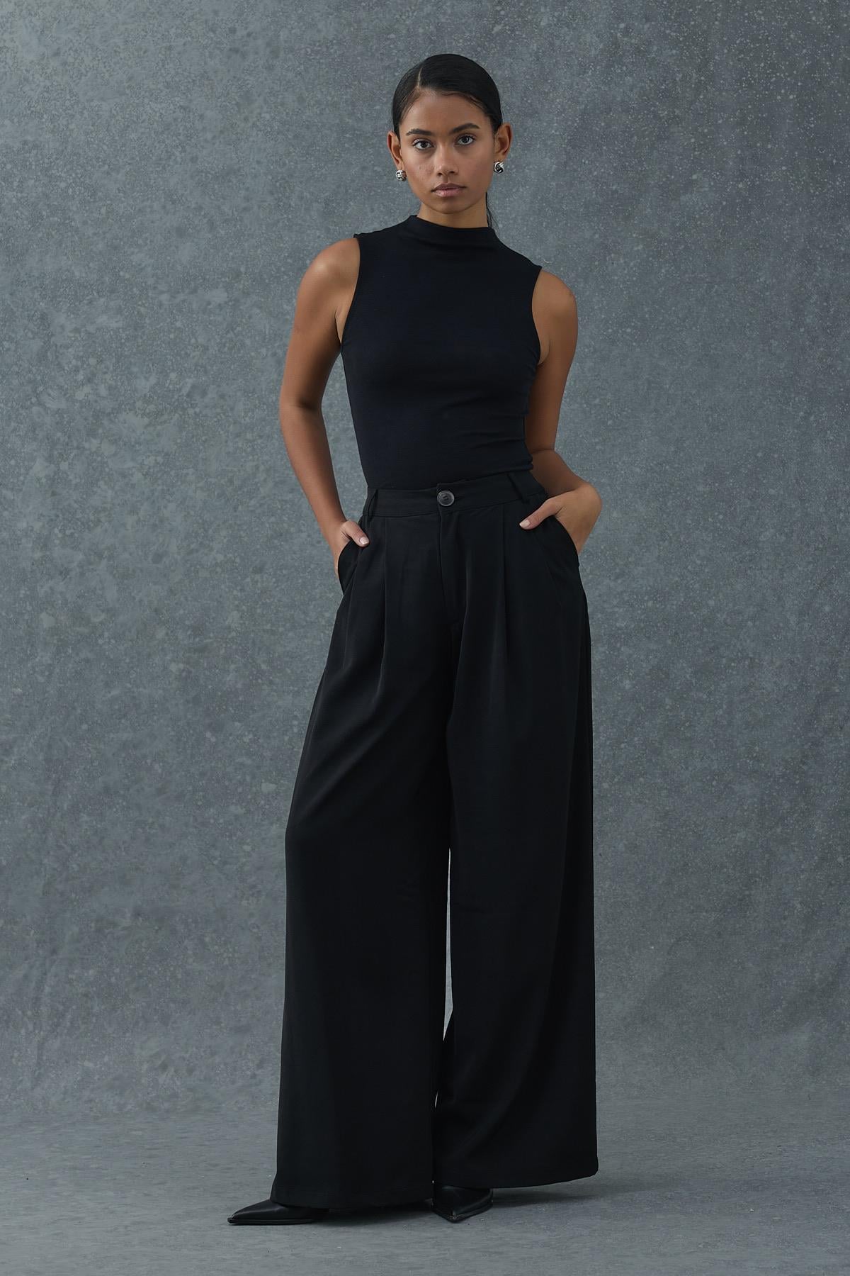 Siyah Pileli Comfort Pantolon