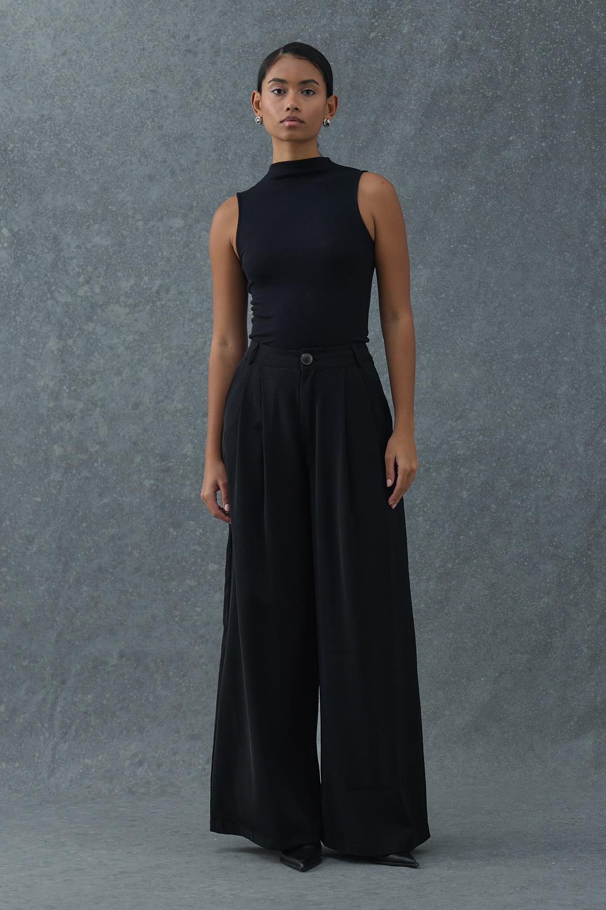 Siyah Pileli Comfort Pantolon