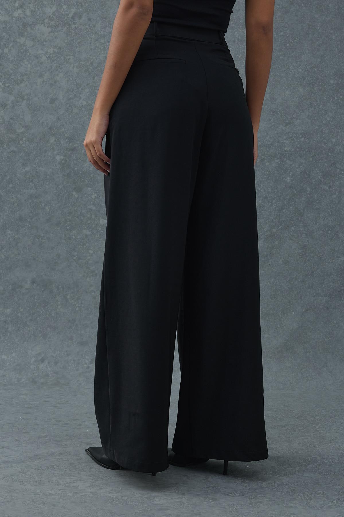 Siyah Pileli Comfort Pantolon