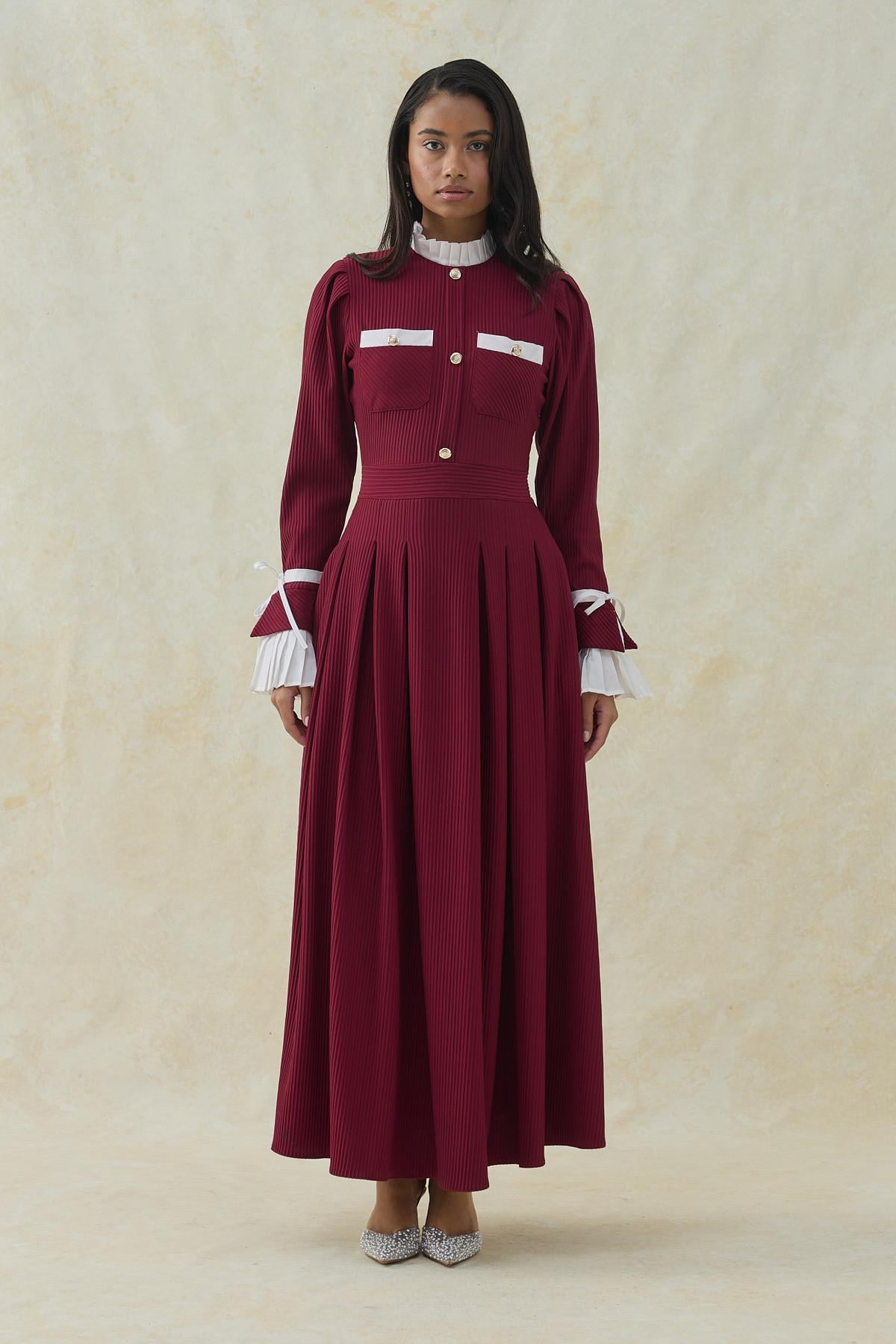 Bordo Pilise Detaylı Siyah Elbise
