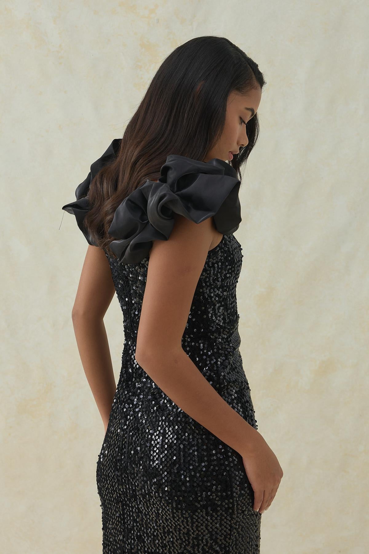 Siyah Pulpayetli Kolsuz Elbise