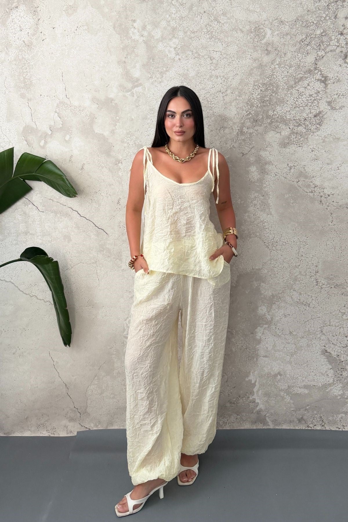Sarı Boyundan Bağlamalı Bluz Pantolon Takım