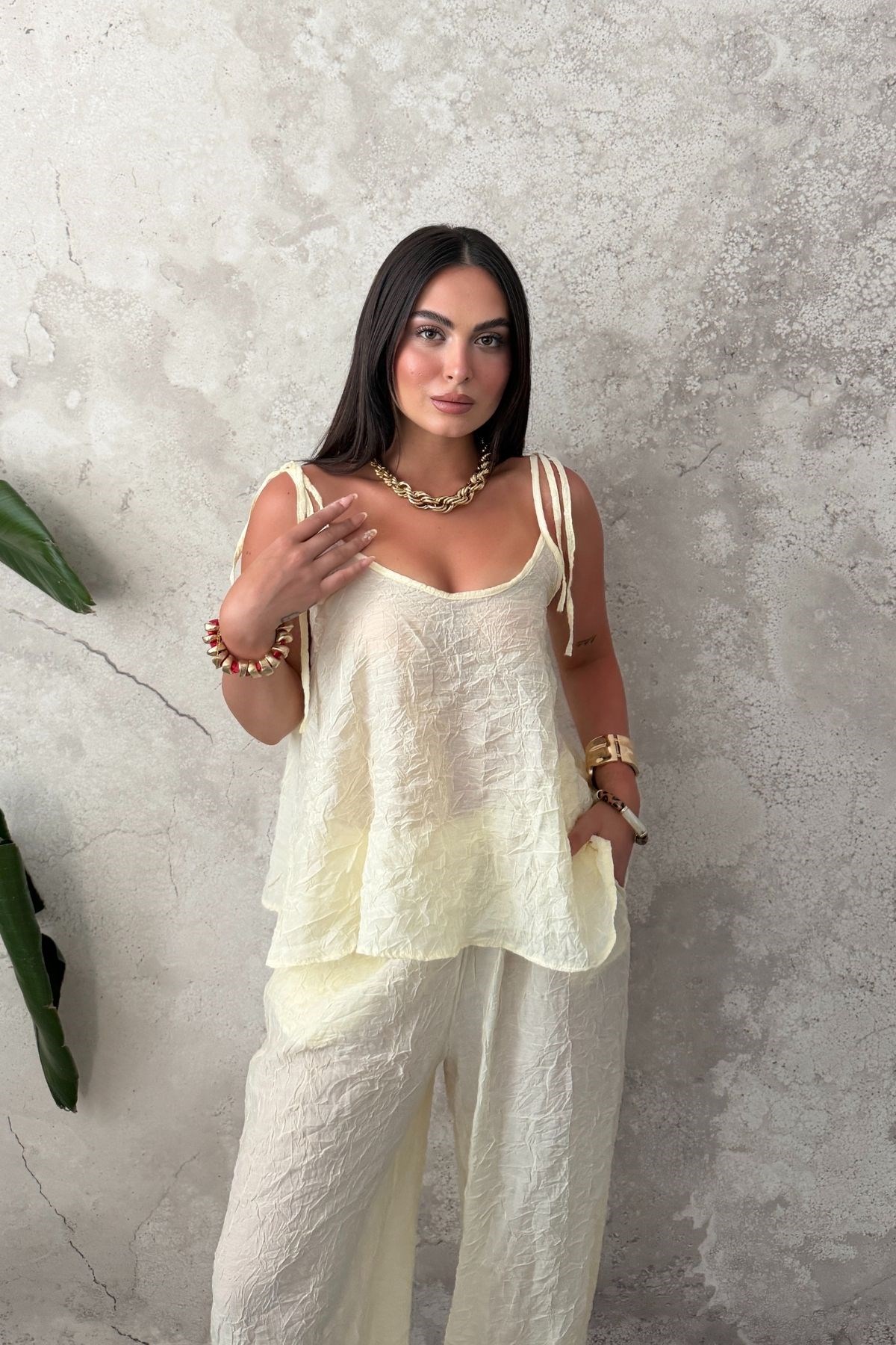 Sarı Boyundan Bağlamalı Bluz Pantolon Takım