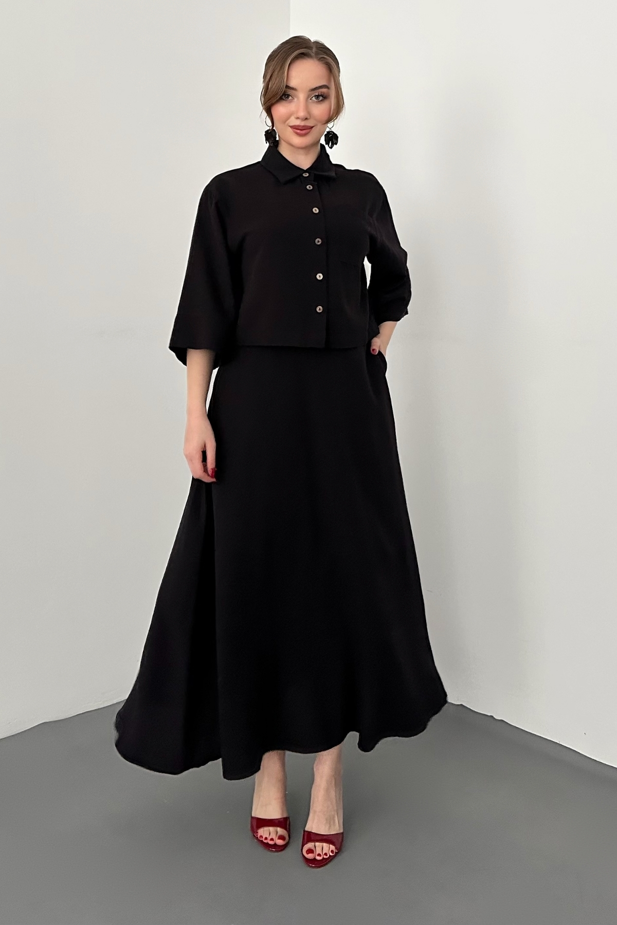 Siyah Askılı Elbise Ve Gömlek