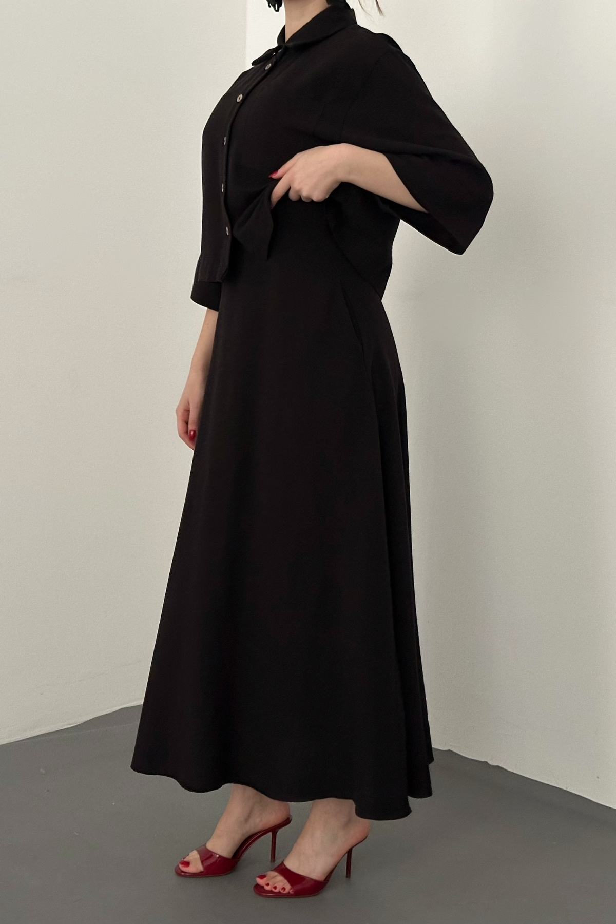 Siyah Askılı Elbise Ve Gömlek