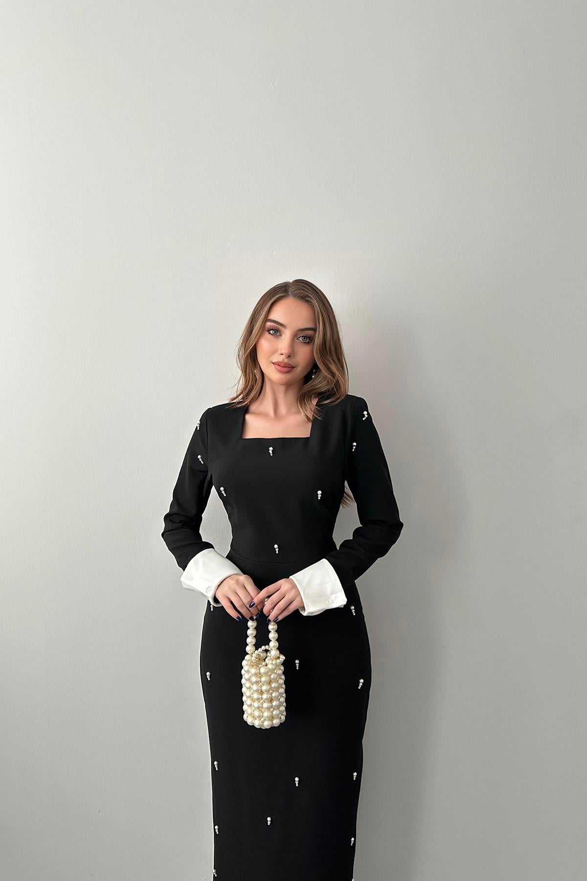 Siyah Beyaz Manşet Detaylı İncili Elbise
