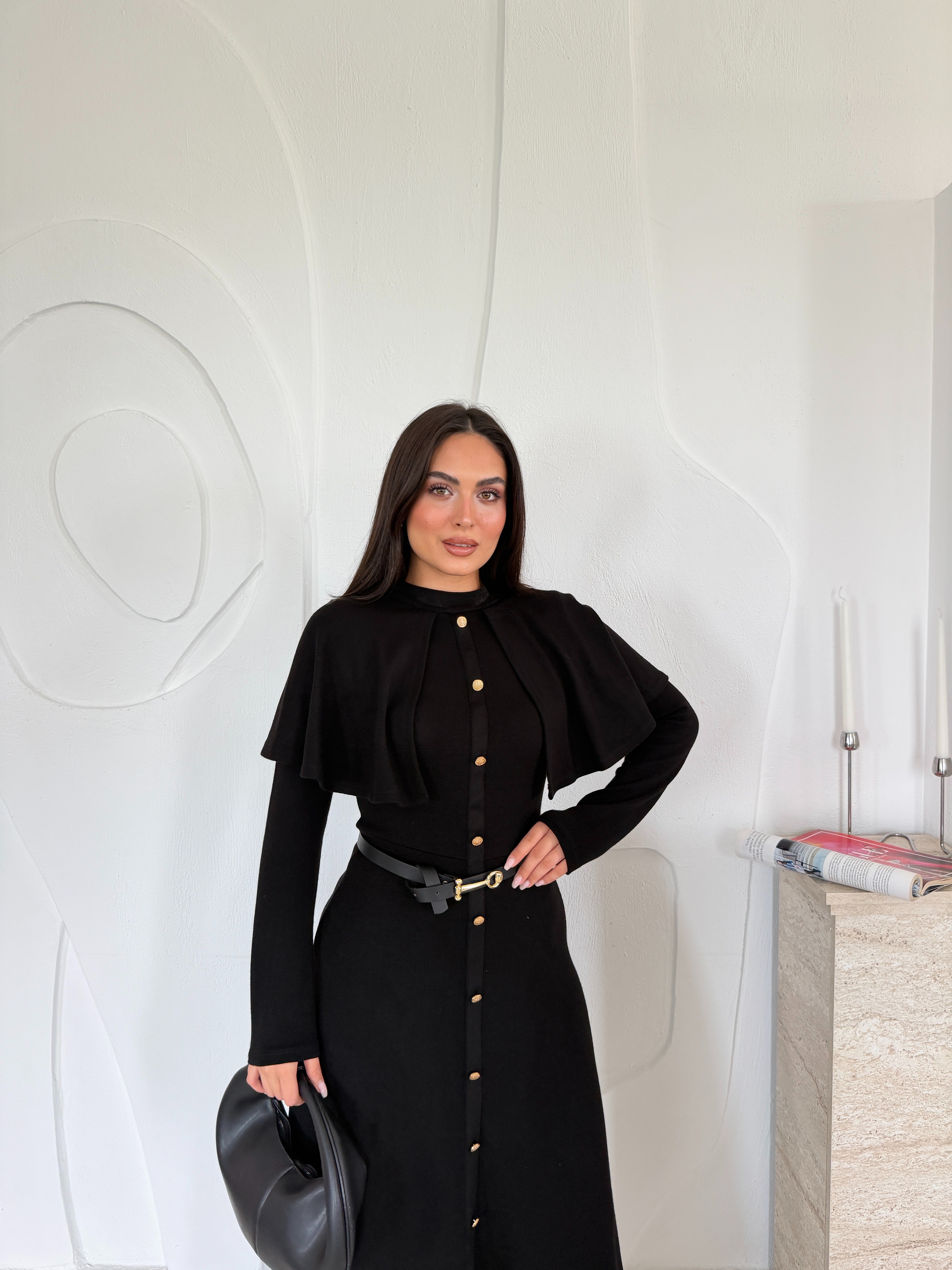 Siyah Pelerinli Elbise