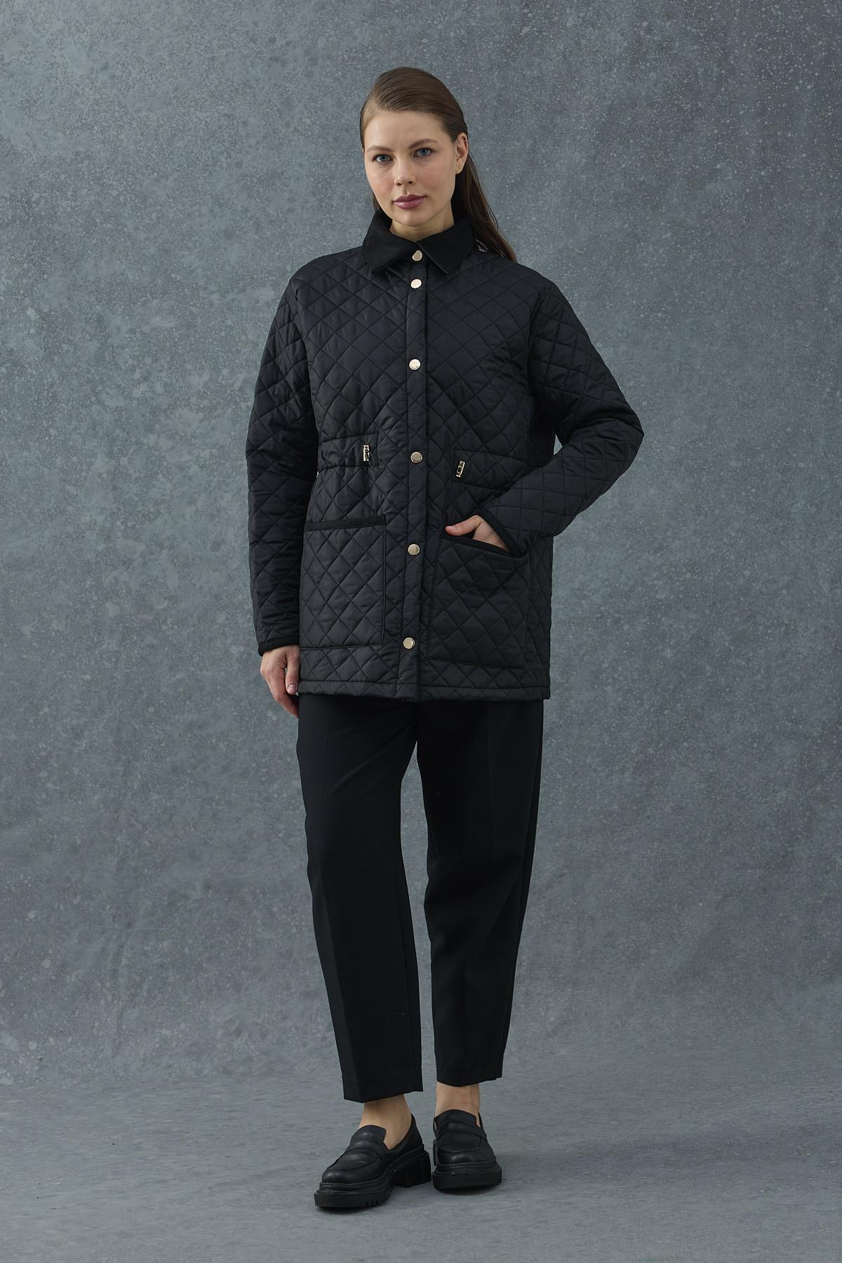 Siyah Yakası Süet Detaylı Belden Ayarlamalı Kapitone Mont