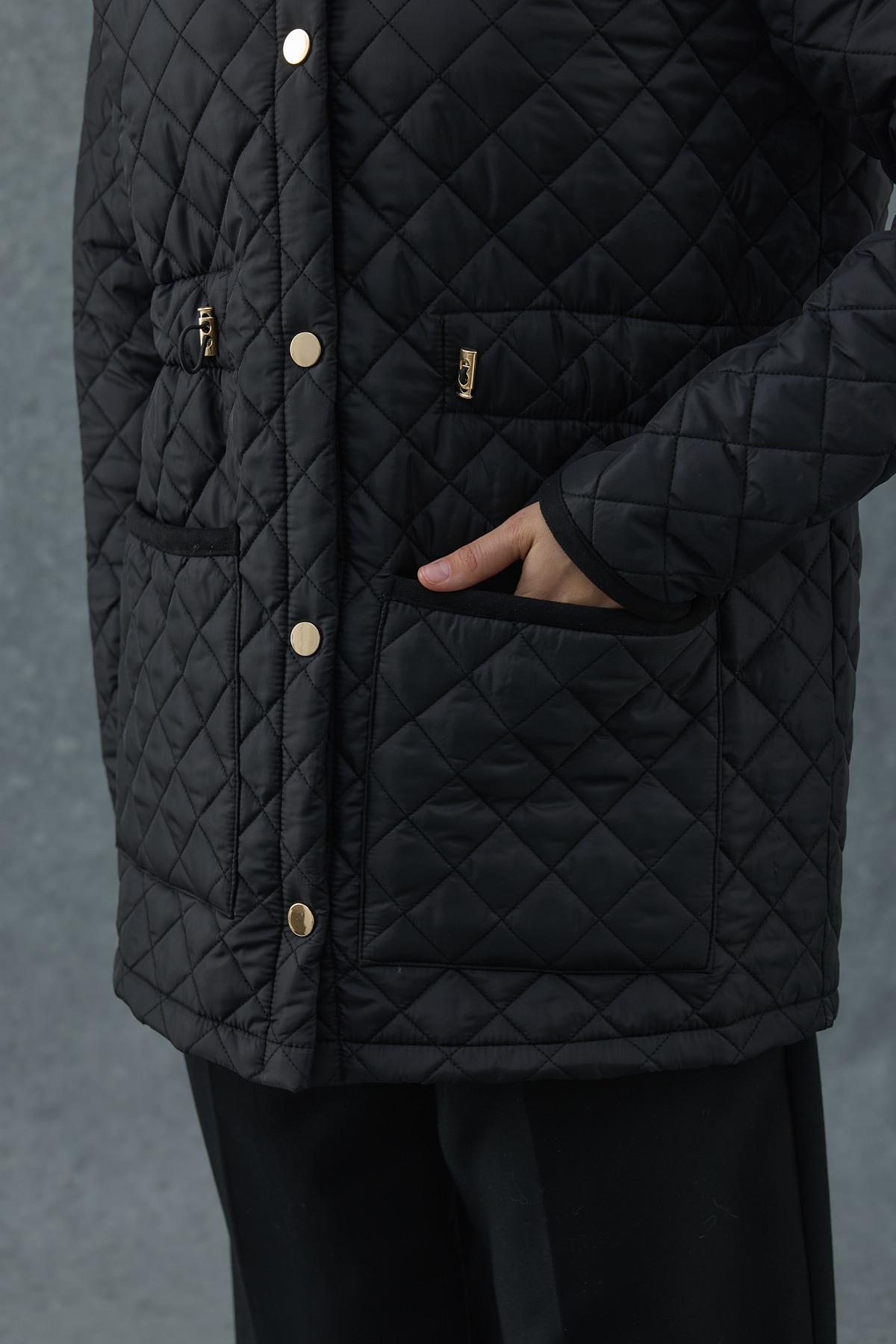 Siyah Yakası Süet Detaylı Belden Ayarlamalı Kapitone Mont