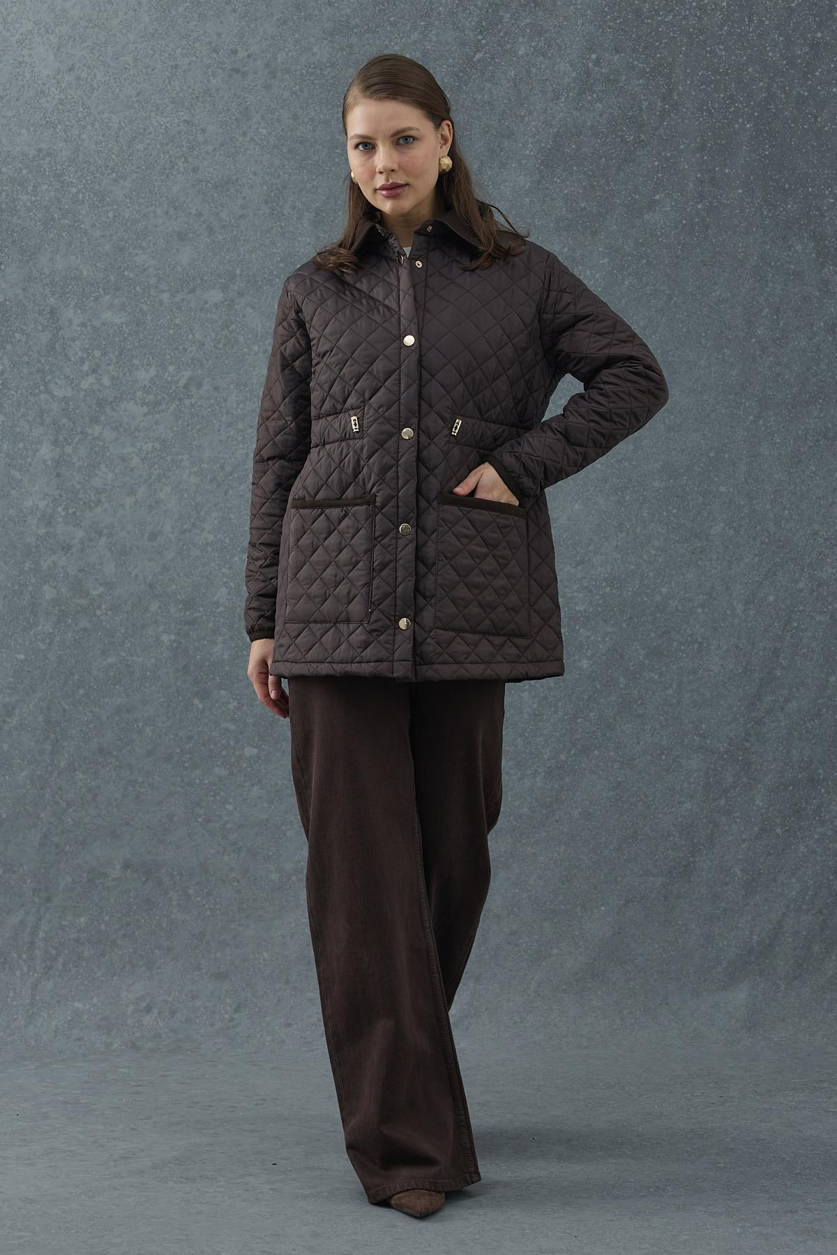 Kahverengi Yakası Süet Detaylı Belden Ayarlamalı Kapitone Mont