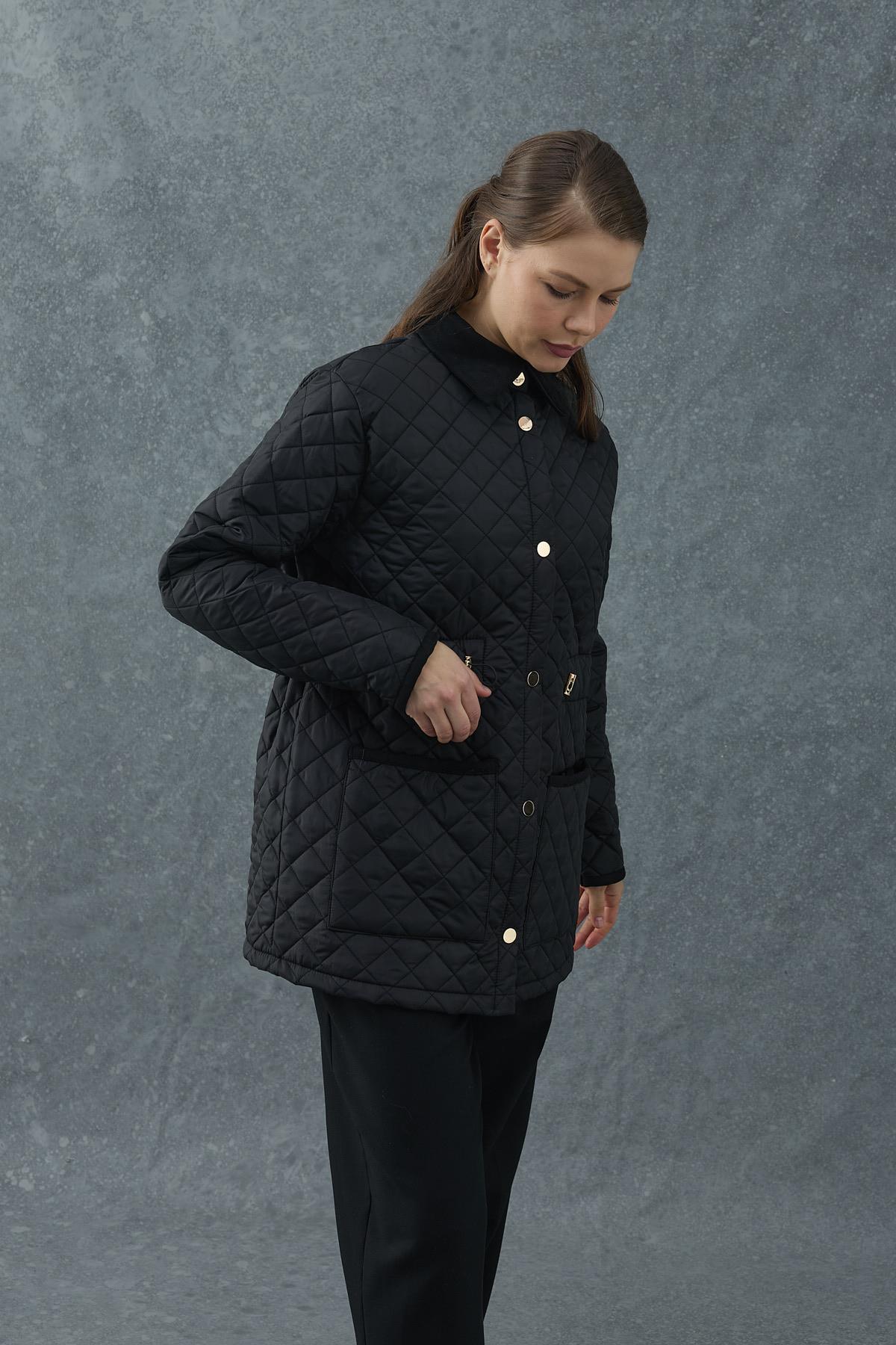 Siyah Yakası Süet Detaylı Belden Ayarlamalı Kapitone Mont