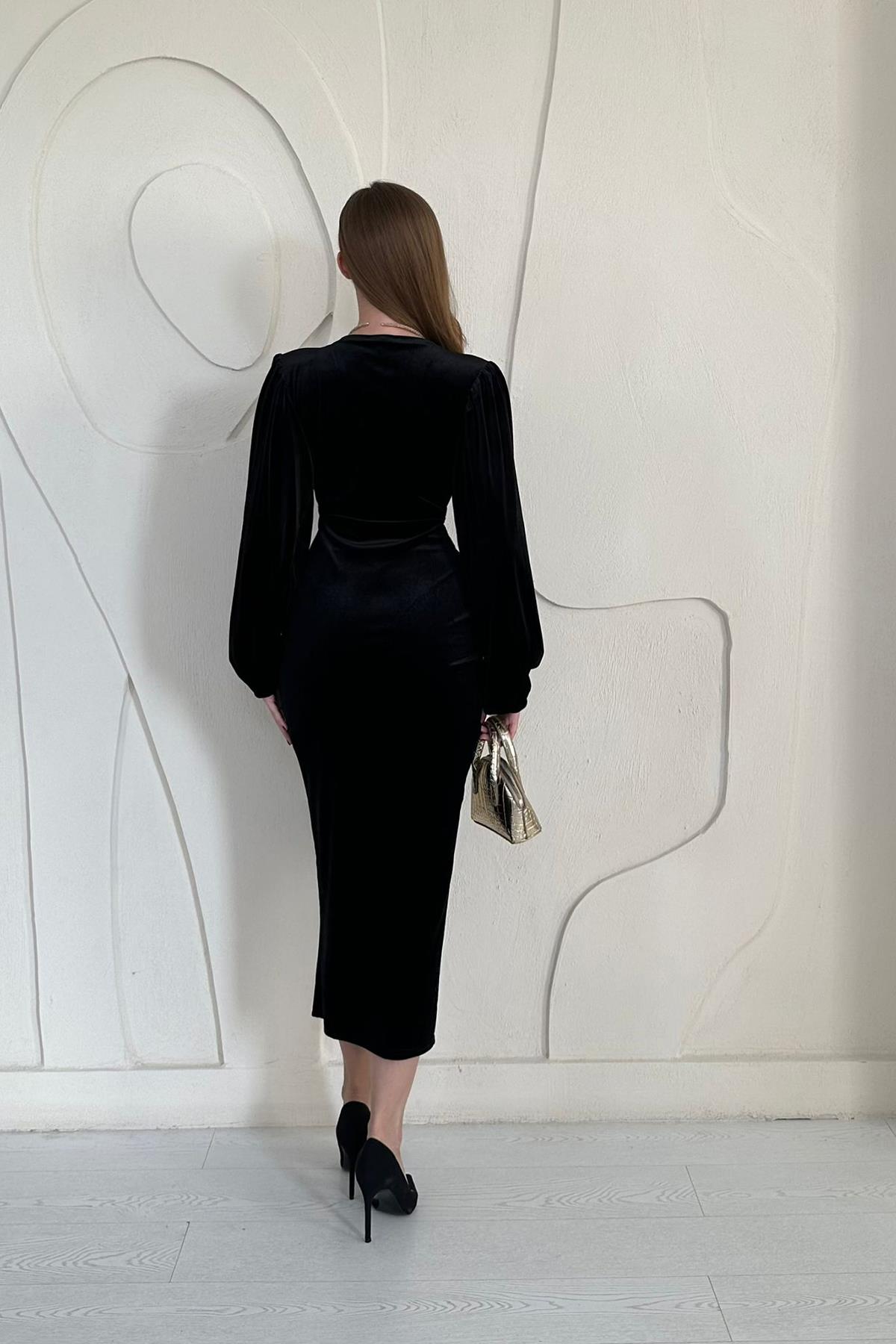 Siyah V Yaka Yırtmaçlı Kadife Elbise