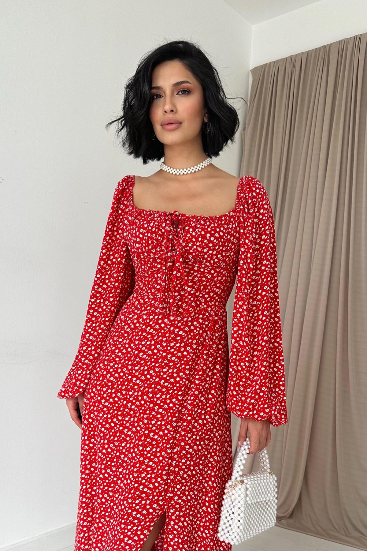 Kırmızı Yırtmaçlı Viskon Elbise