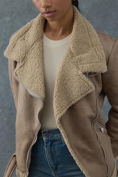 Bej Apoletli Kürklü Kaban