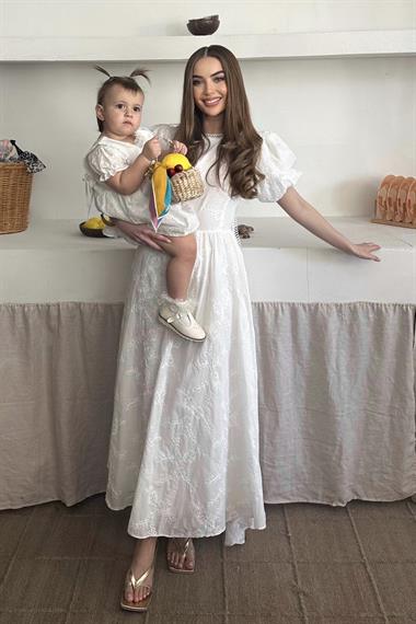 Beyaz Arkası Bağlamalı Brode Elbise