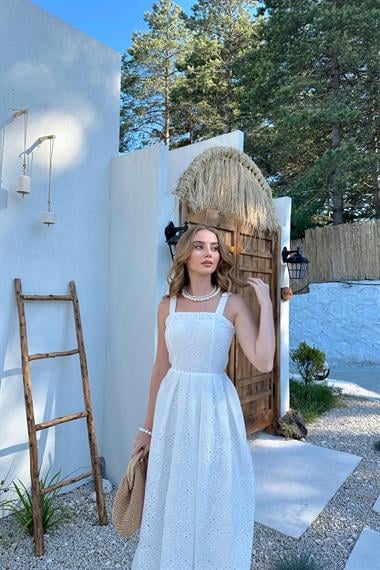 Beyaz Askılı Aparatlı Brode Elbise