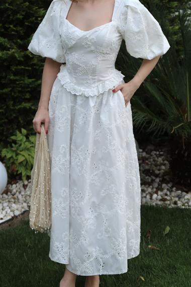 Beyaz Balon Kol Detaylı Brode Elbise