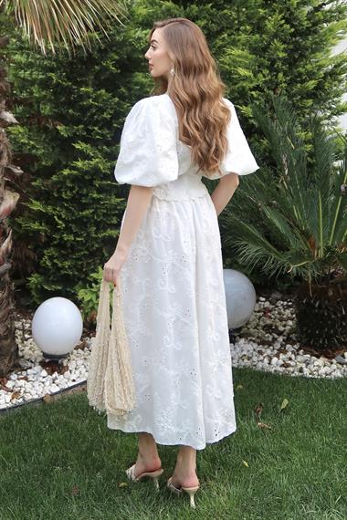 Beyaz Balon Kol Detaylı Brode Elbise