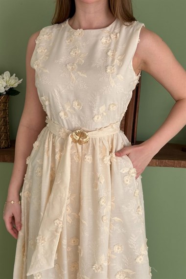 Bej 3d Brode Detaylı Elbise