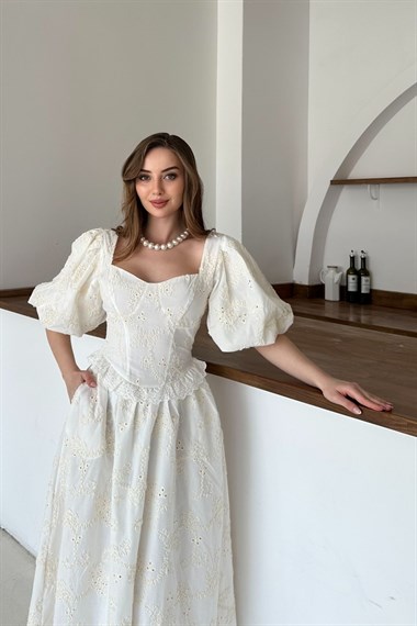 Bej Balon Kol Detaylı Brode Elbise