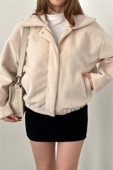 Bej Cep Detaylı Tüylü Bomber Ceket