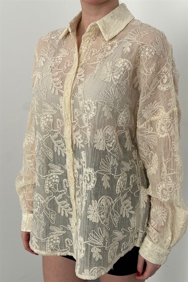 Bej Nakış İşlemeli Oversize Gömlek