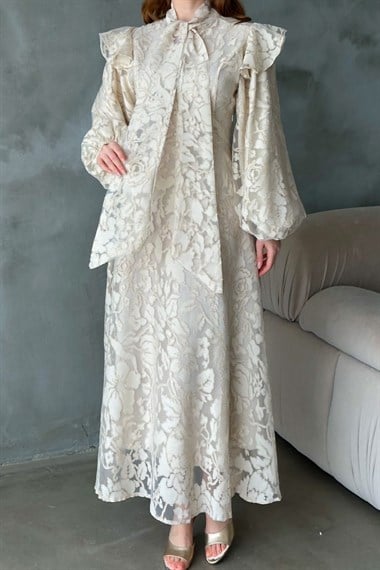 Bej Yakası Fular Detaylı Elbise